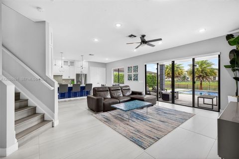 Tiny photo for 10566 N Lago Vista Cir, Parkland, FL 33076 (MLS # A12026891)