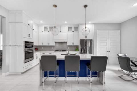 Tiny photo for 10566 N Lago Vista Cir, Parkland, FL 33076 (MLS # A12026891)