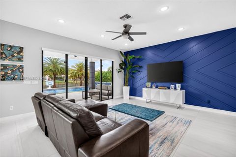 Tiny photo for 10566 N Lago Vista Cir, Parkland, FL 33076 (MLS # A12026891)