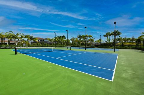 Tiny photo for 10566 N Lago Vista Cir, Parkland, FL 33076 (MLS # A12026891)