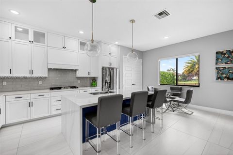 Tiny photo for 10566 N Lago Vista Cir, Parkland, FL 33076 (MLS # A12026891)