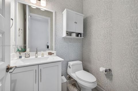 Tiny photo for 10566 N Lago Vista Cir, Parkland, FL 33076 (MLS # A12026891)