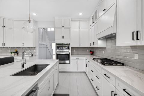Tiny photo for 10566 N Lago Vista Cir, Parkland, FL 33076 (MLS # A12026891)
