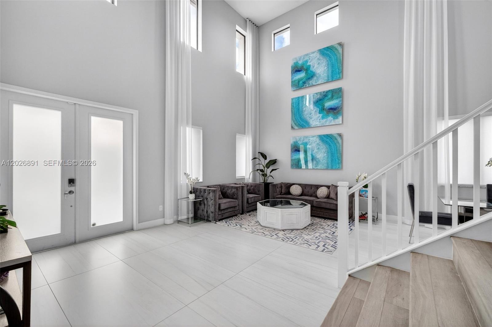 10566 N Lago Vista Cir