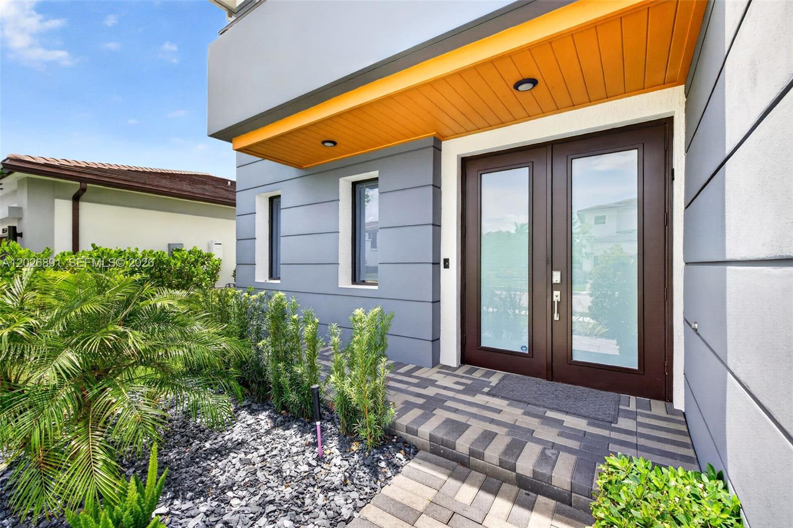 10566 N Lago Vista Cir
