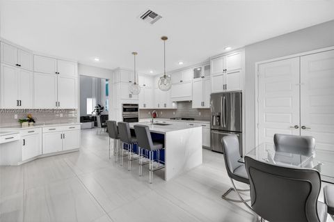 Tiny photo for 10566 N Lago Vista Cir, Parkland, FL 33076 (MLS # A12026891)