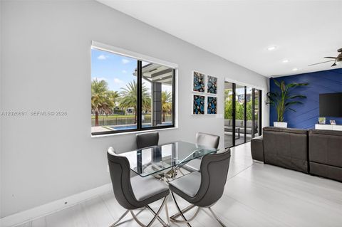 Tiny photo for 10566 N Lago Vista Cir, Parkland, FL 33076 (MLS # A12026891)