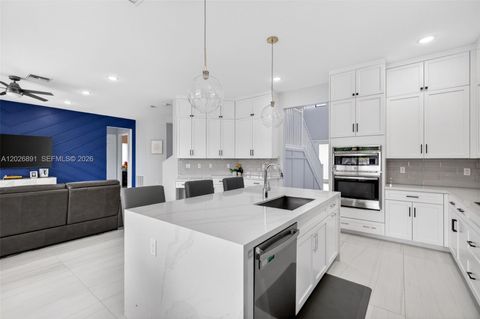 Tiny photo for 10566 N Lago Vista Cir, Parkland, FL 33076 (MLS # A12026891)