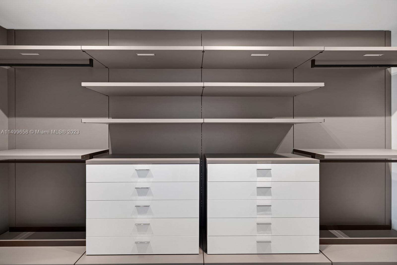 18555 COLLINS AVENUE COND - Residential