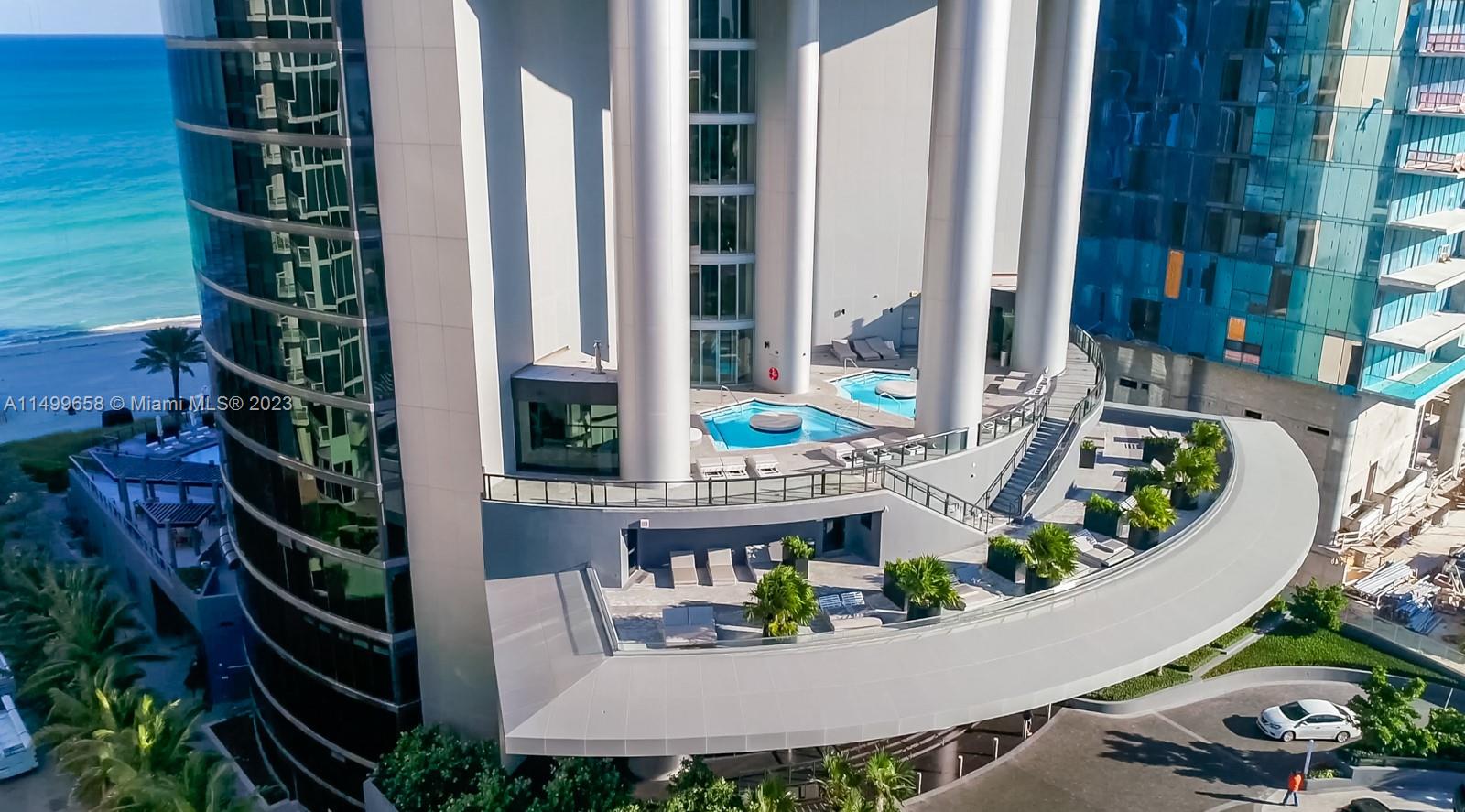 18555 COLLINS AVENUE COND - Residential