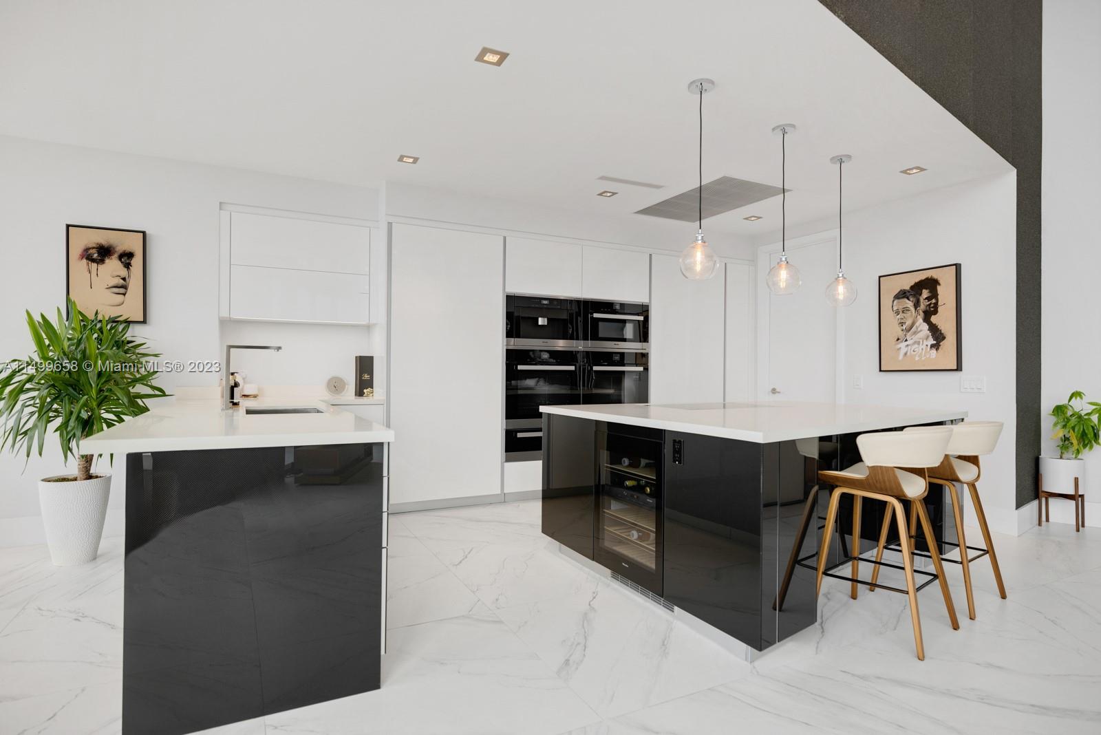 18555 COLLINS AVENUE COND - Residential