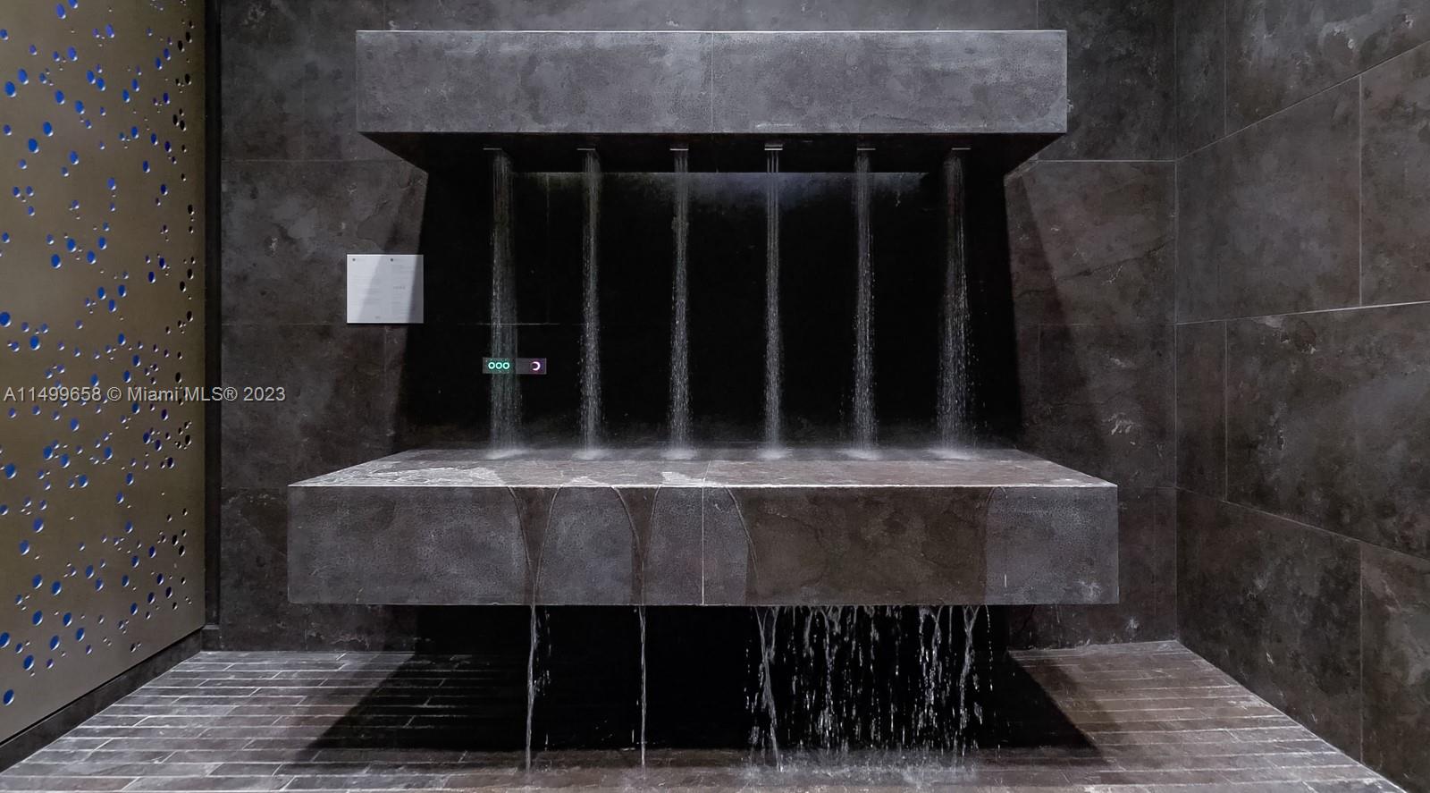 18555 COLLINS AVENUE COND - Residential