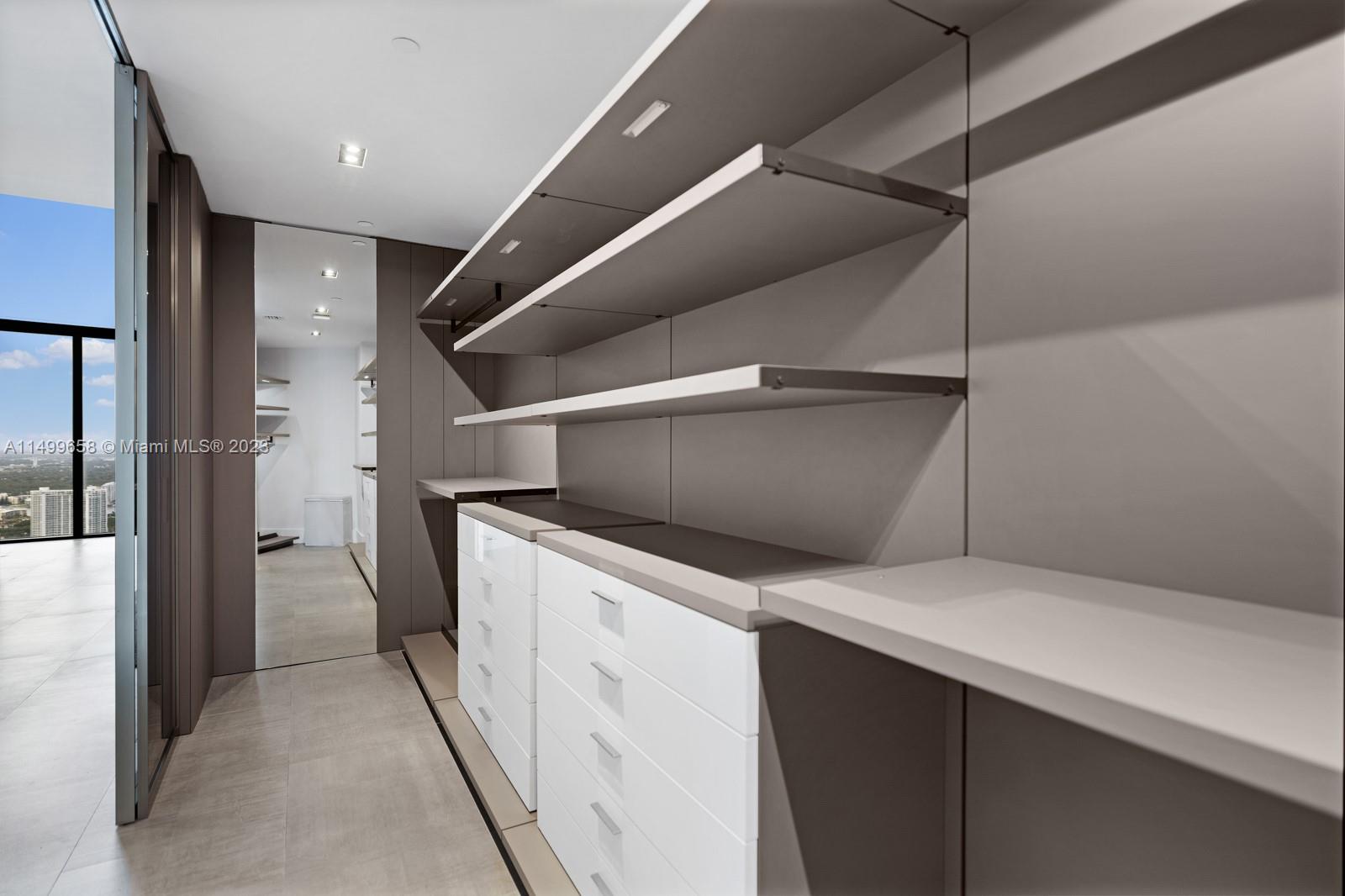 18555 COLLINS AVENUE COND - Residential