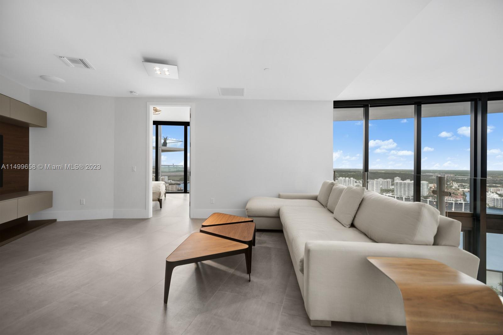 18555 COLLINS AVENUE COND - Residential