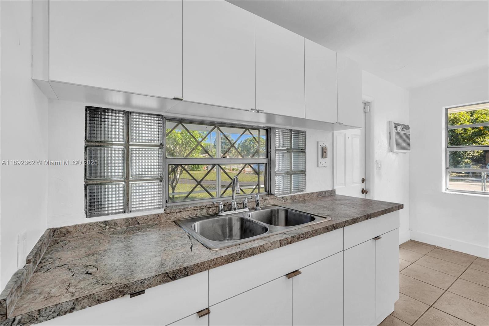 BOULEVARD GARDENS - Residential Lease