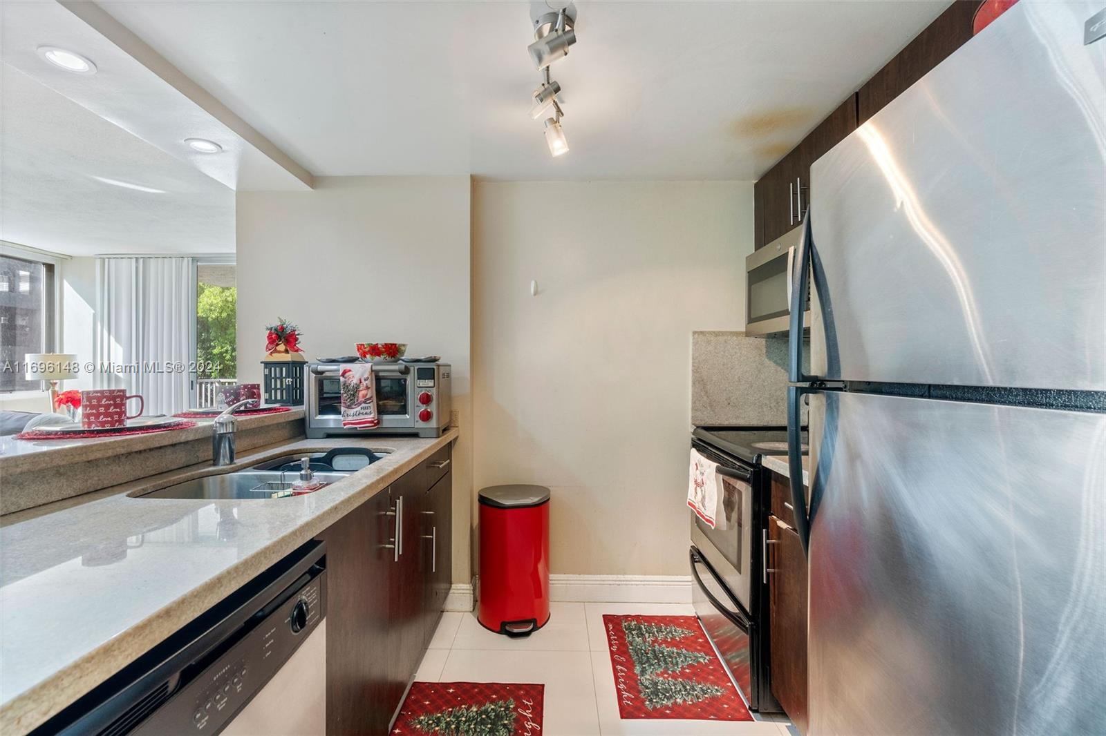 MADISON DOWNTOWN CONDO - Residential