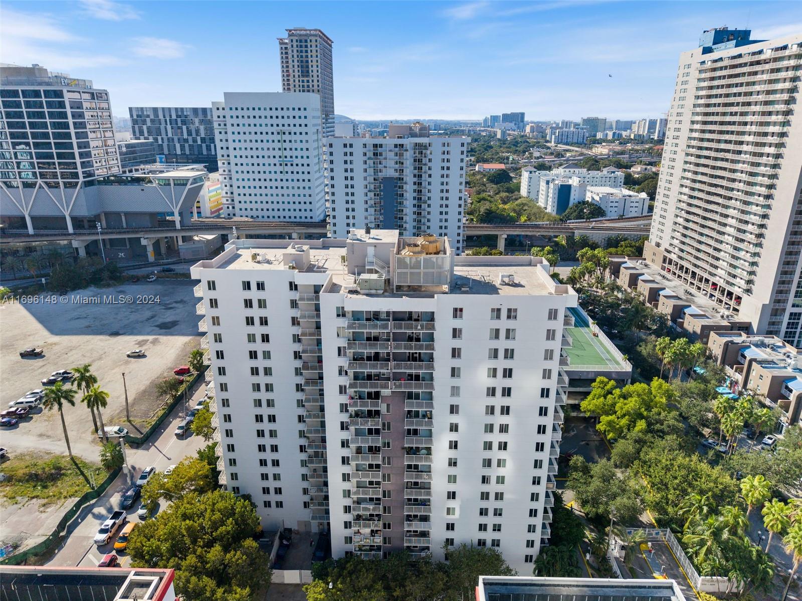 MADISON DOWNTOWN CONDO - Residential