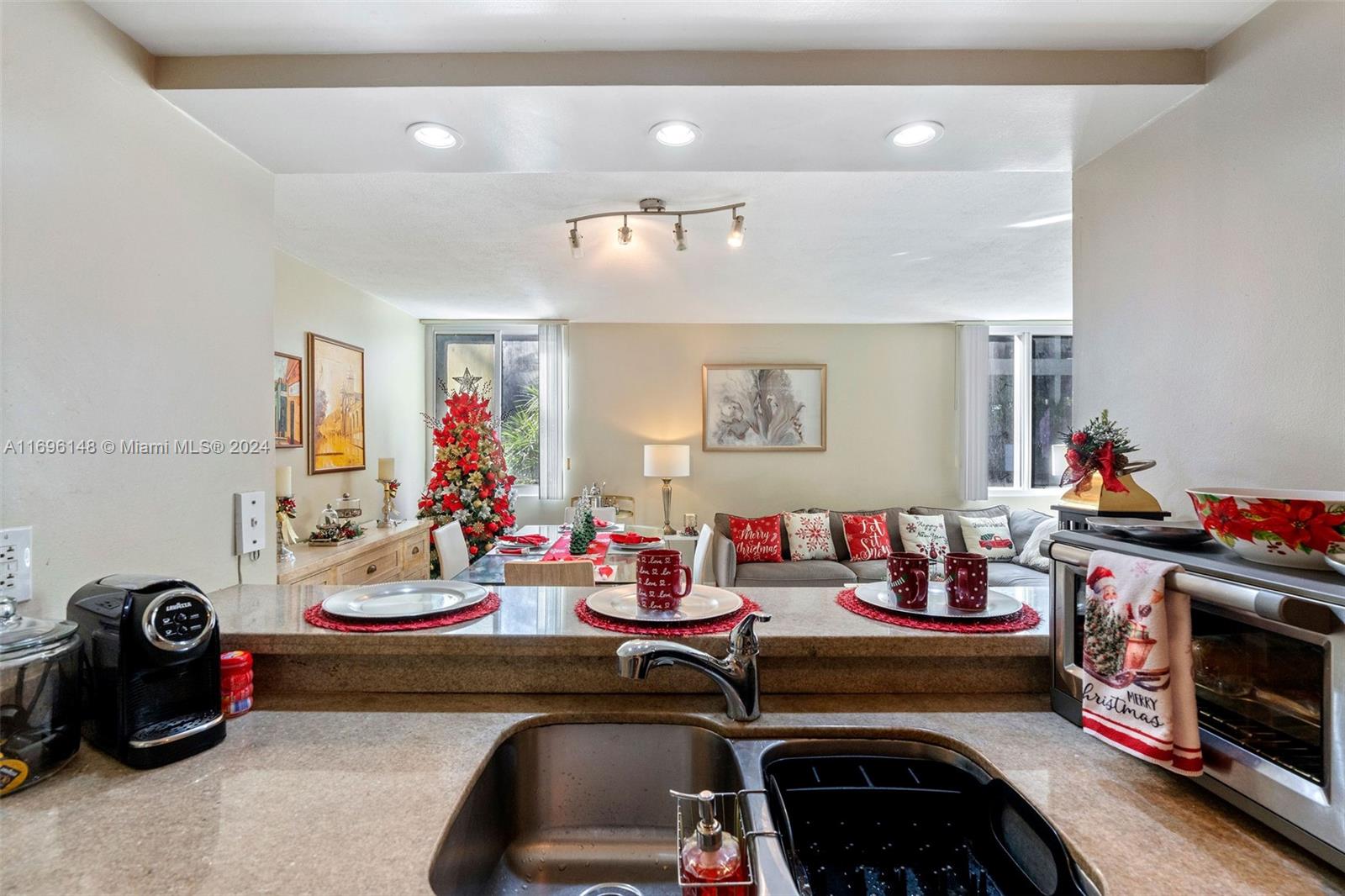 MADISON DOWNTOWN CONDO - Residential