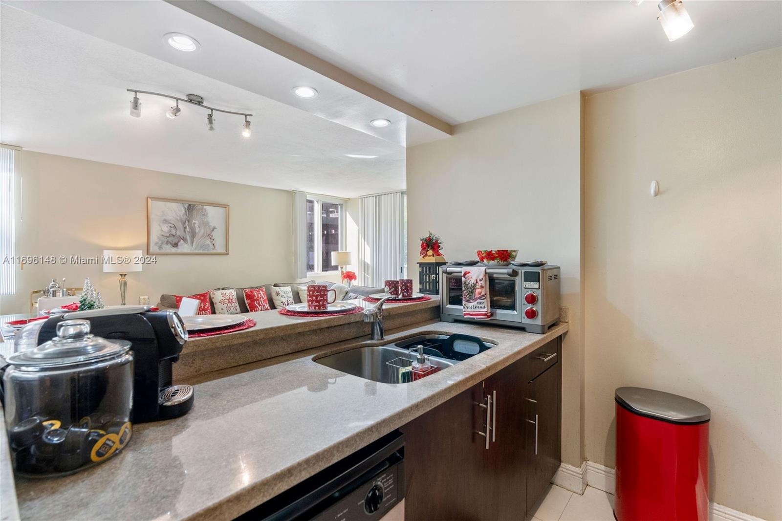 MADISON DOWNTOWN CONDO - Residential