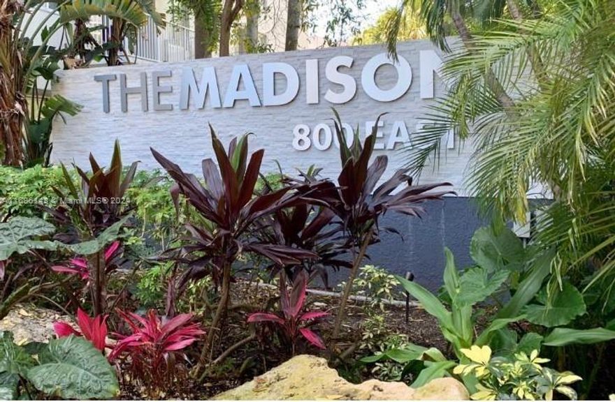 The Madison Condominium located in the Heart of Downtown Miami. This 2 bedroom 2 bathroom unit offers a spacious layout with great views of downtown. The Madison truly is one of the best buildings when it comes to the amenities offered: Lighted tennis courts, roof-top exercise track, volleyball courts, private theater, gated building and so much more. Easy to Show!