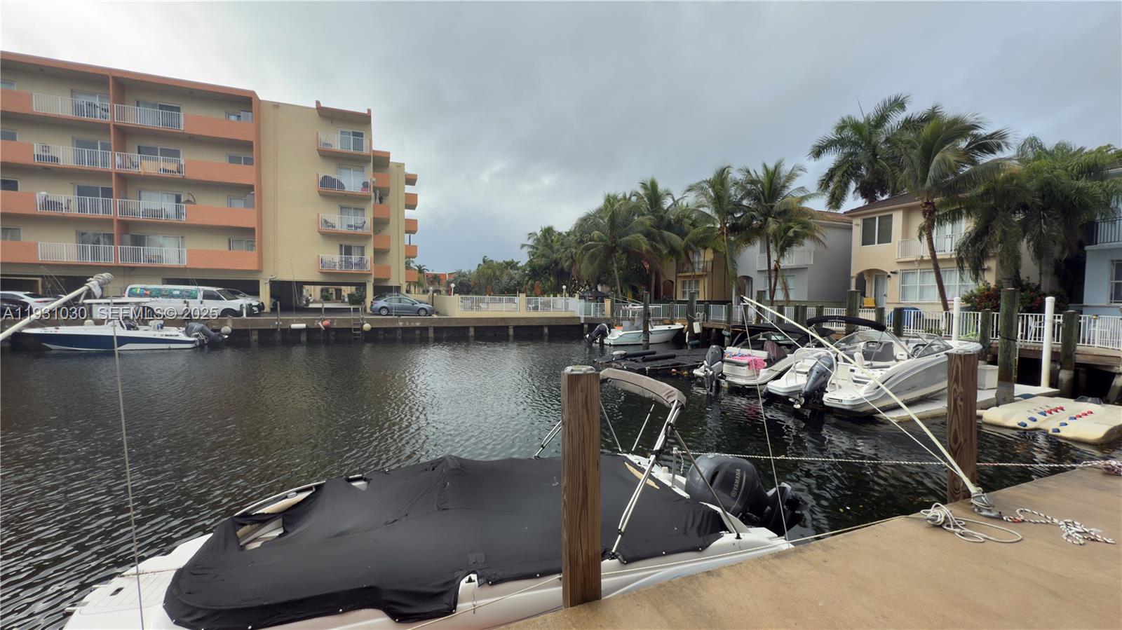 VENICE ISLE CONDO - Residential Lease