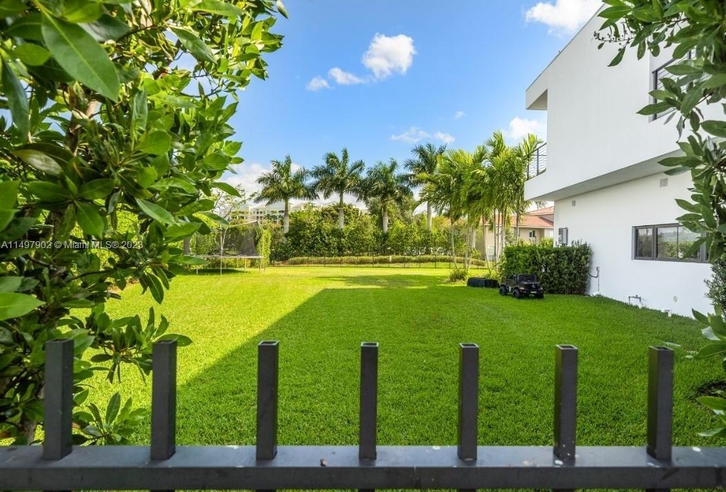 WESTON ESTATES - Residential