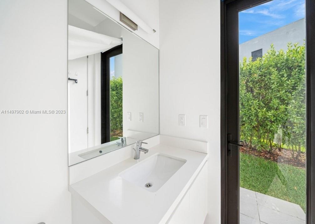 WESTON ESTATES - Residential