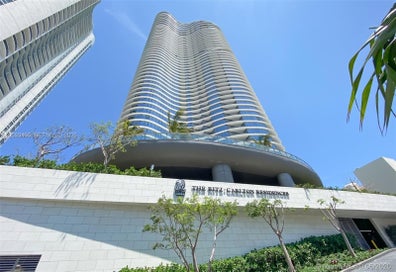 15701 E COLLINS 1403 Sunny Isles Beach FL 33160