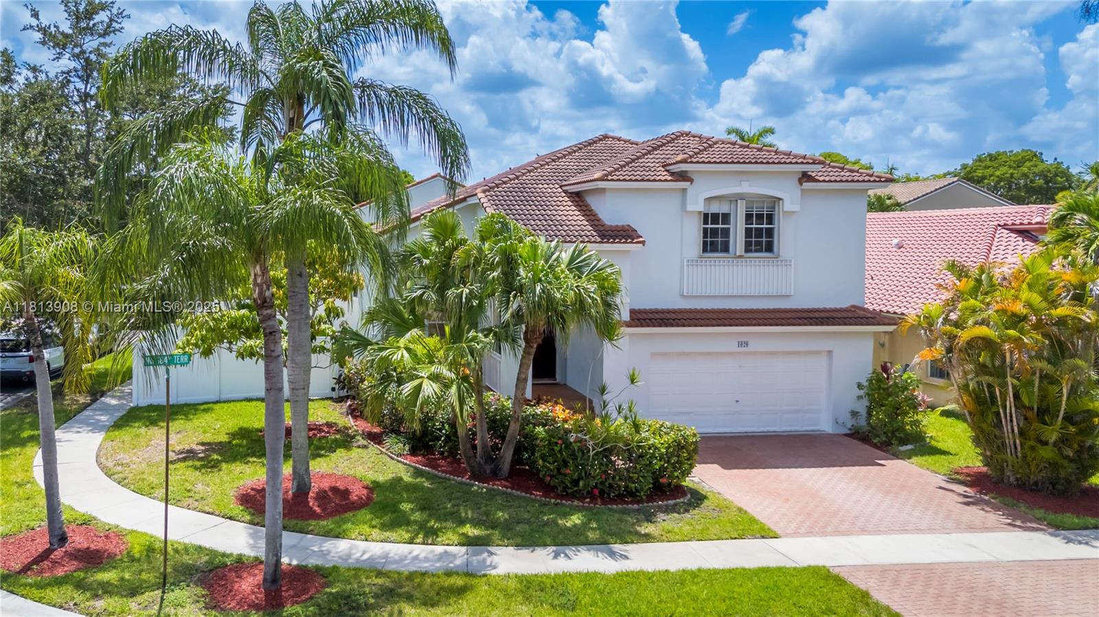 1020 Nw 184th Ter, Pembroke Pines, Miami-Dade County, Florida - 4 Bedrooms  
3 Bathrooms - 