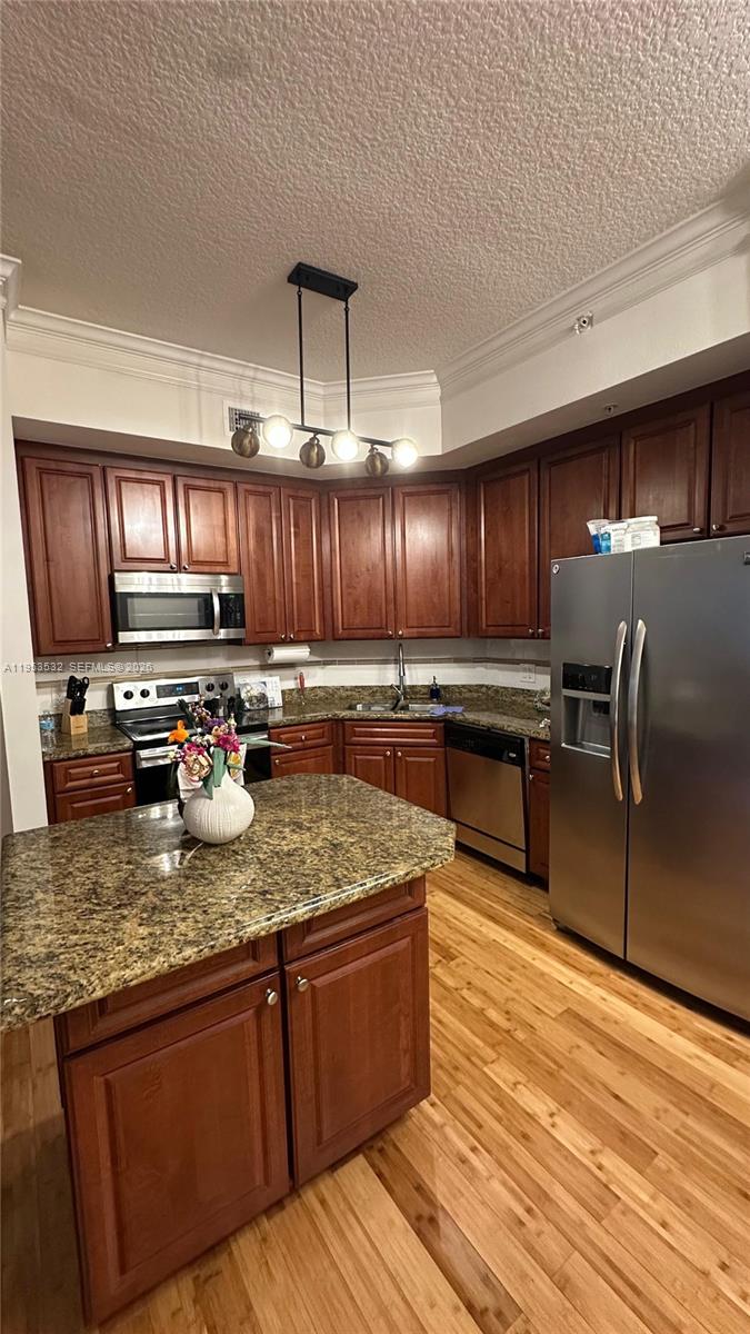 3001 NE 185th St 119