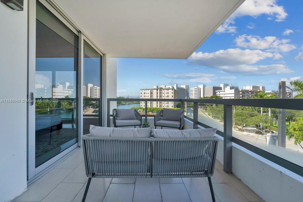 9261 E Bay Harbor Dr 507