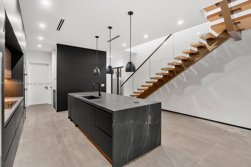 LAKE RIDGE - Residential