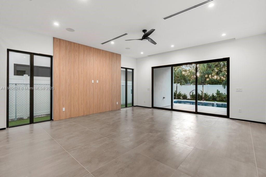 LAKE RIDGE - Residential