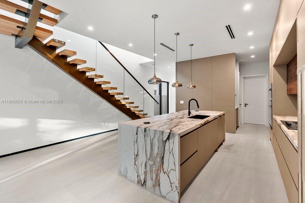 LAKE RIDGE - Residential