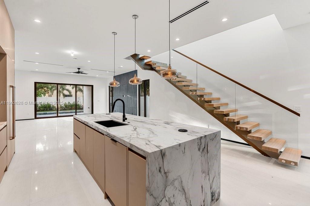 LAKE RIDGE - Residential