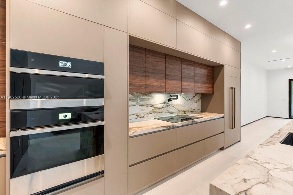 LAKE RIDGE - Residential