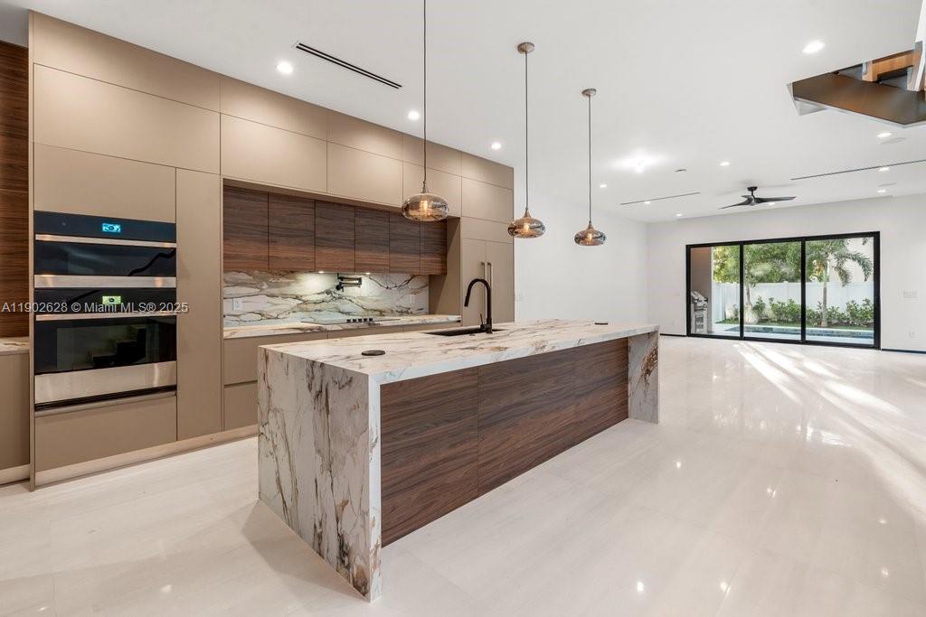 LAKE RIDGE - Residential