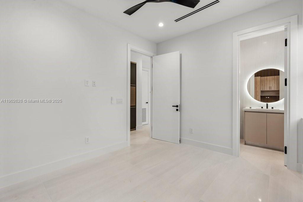 LAKE RIDGE - Residential