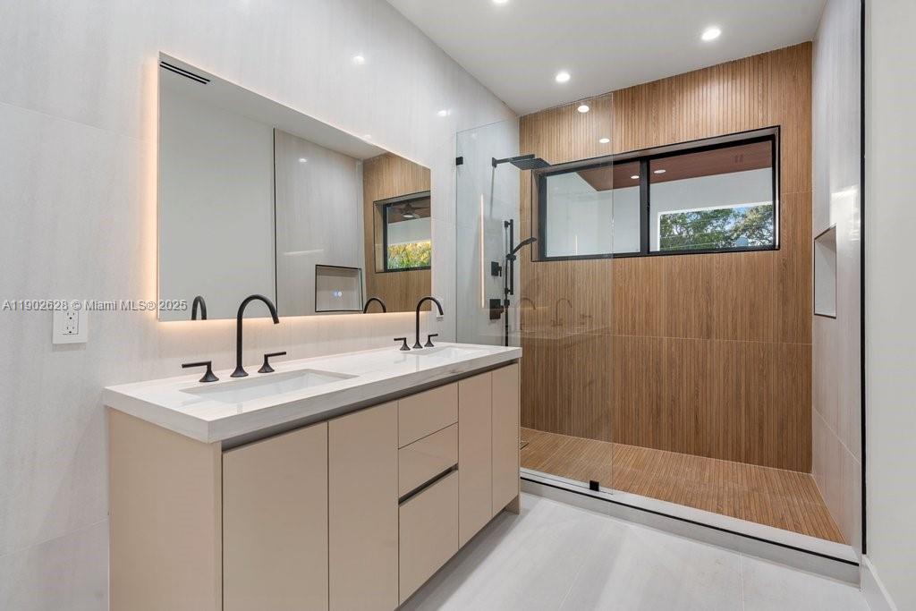 LAKE RIDGE - Residential