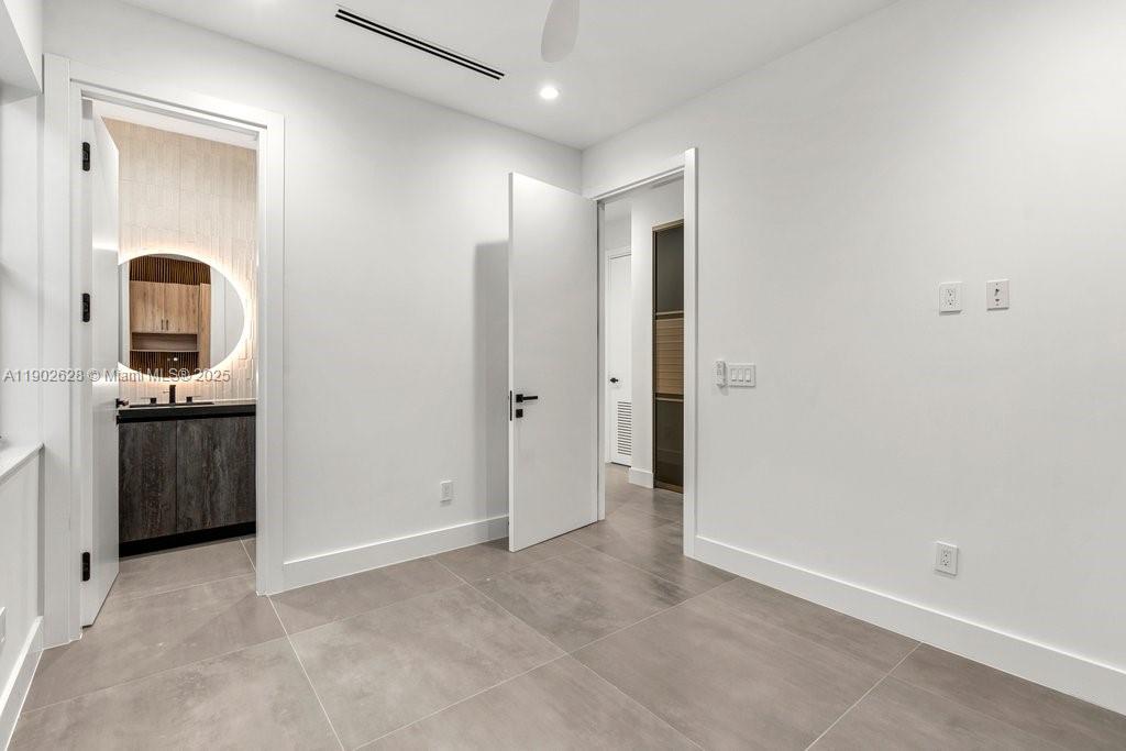 LAKE RIDGE - Residential