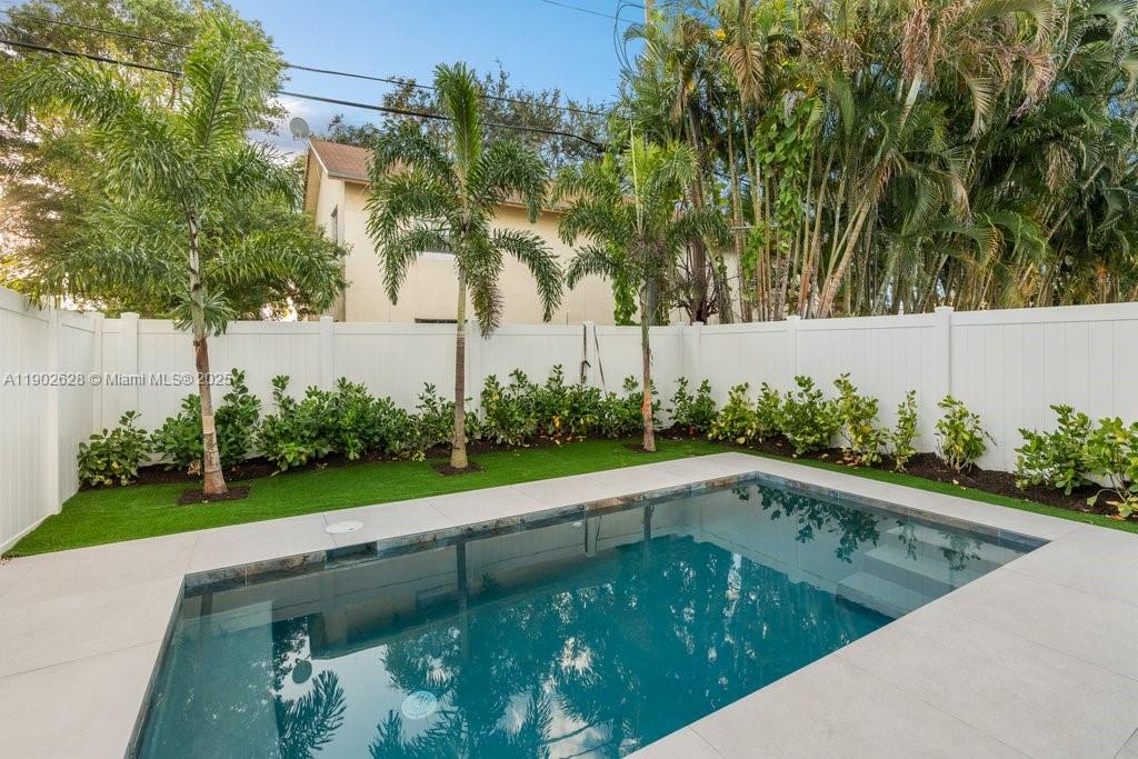 LAKE RIDGE - Residential