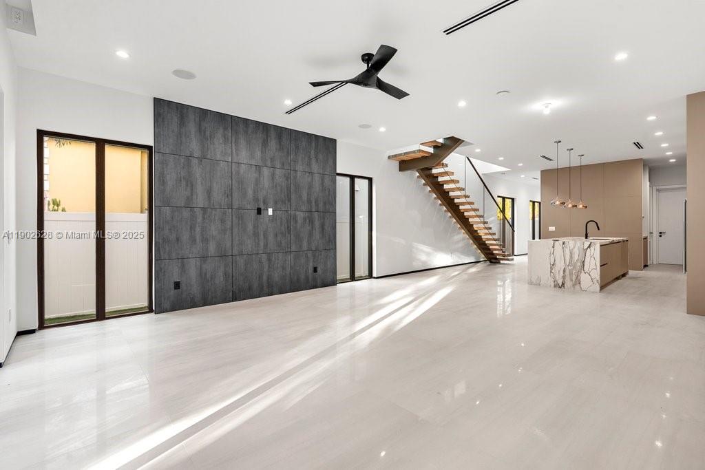 LAKE RIDGE - Residential