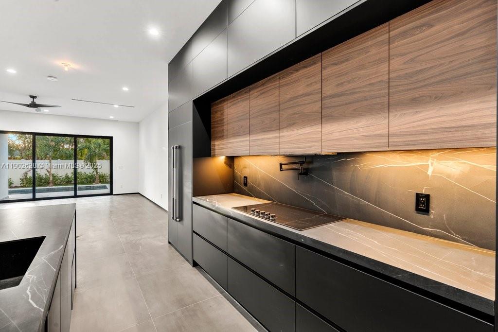 LAKE RIDGE - Residential