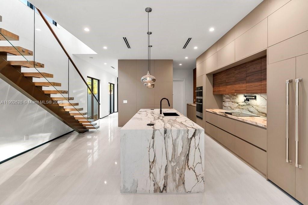 LAKE RIDGE - Residential