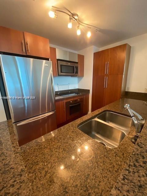 MET 1 CONDO - Residential Lease