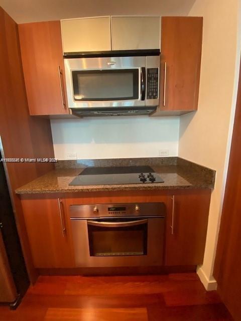 MET 1 CONDO - Residential Lease