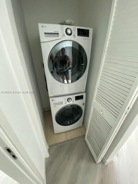 MET 1 CONDO - Residential Lease