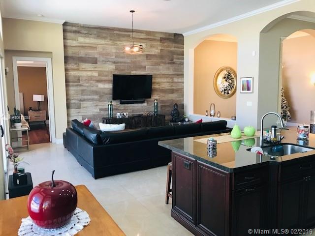 SUNSET LAKES PLAT THREE - Residential