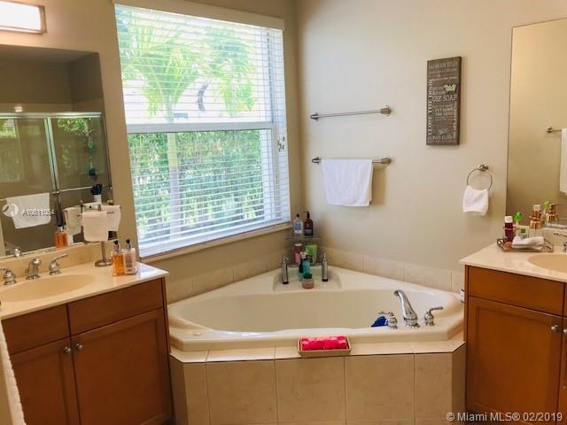 SUNSET LAKES PLAT THREE - Residential