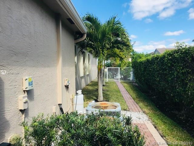 SUNSET LAKES PLAT THREE - Residential